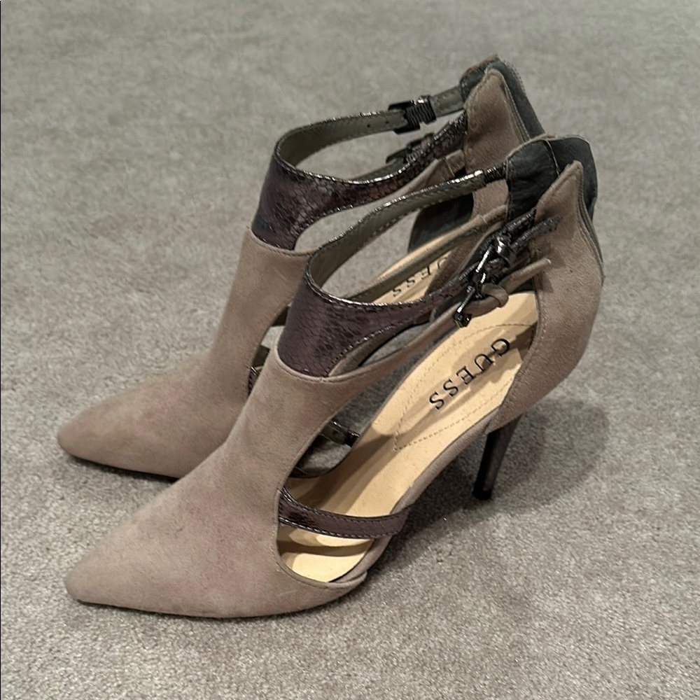 Guess Tan Heels with Chunky Heel and Pointed Toe